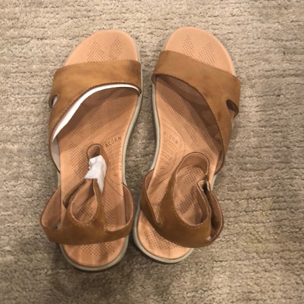 Acorn sandals for women. Size 9.  Natural color
